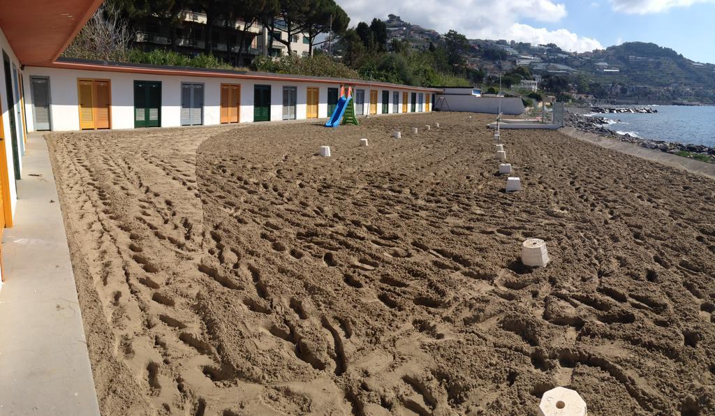 Tirrenia Beach House - Sea Front With Private Beach Sanremo Exterior foto